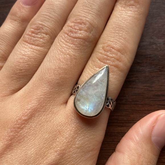 Teardrop bezel moonstone with Celtic knot band - Picture 1 of 4